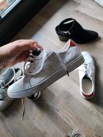 Tommy Hilfiger Sneakers 40 weiß Schuhe TH Leder Nordrhein-Westfalen - Hennef (Sieg) Vorschau