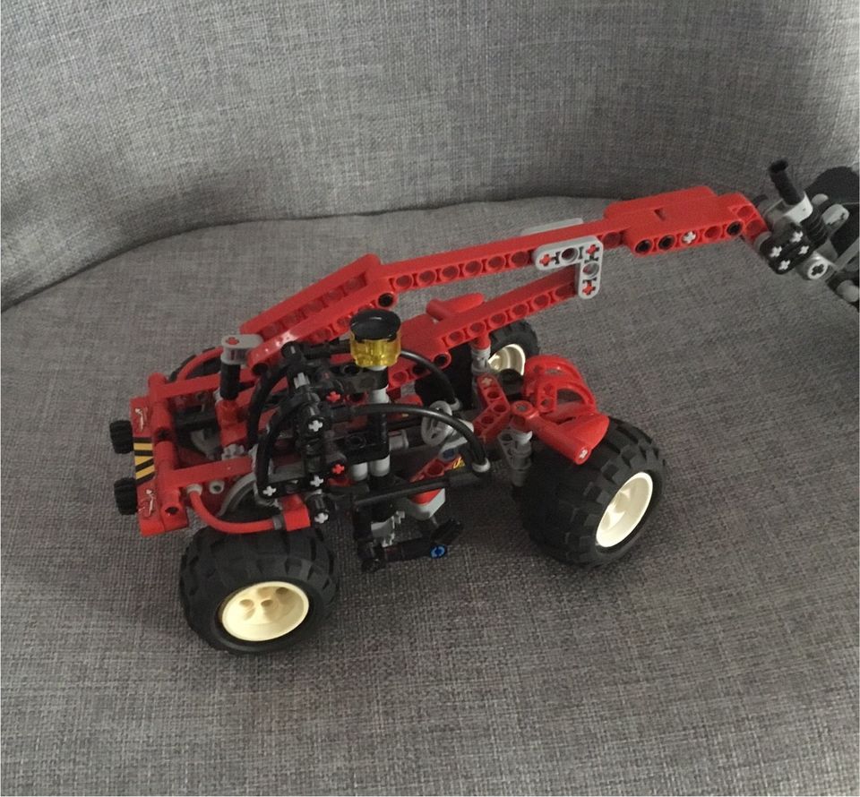 Lego Technik 8283. Schaufellader in Handewitt