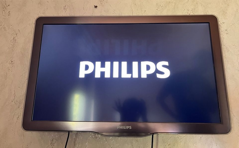 Philips Fernseher, Wandhalterung, Fernseher Silber in Vechelde