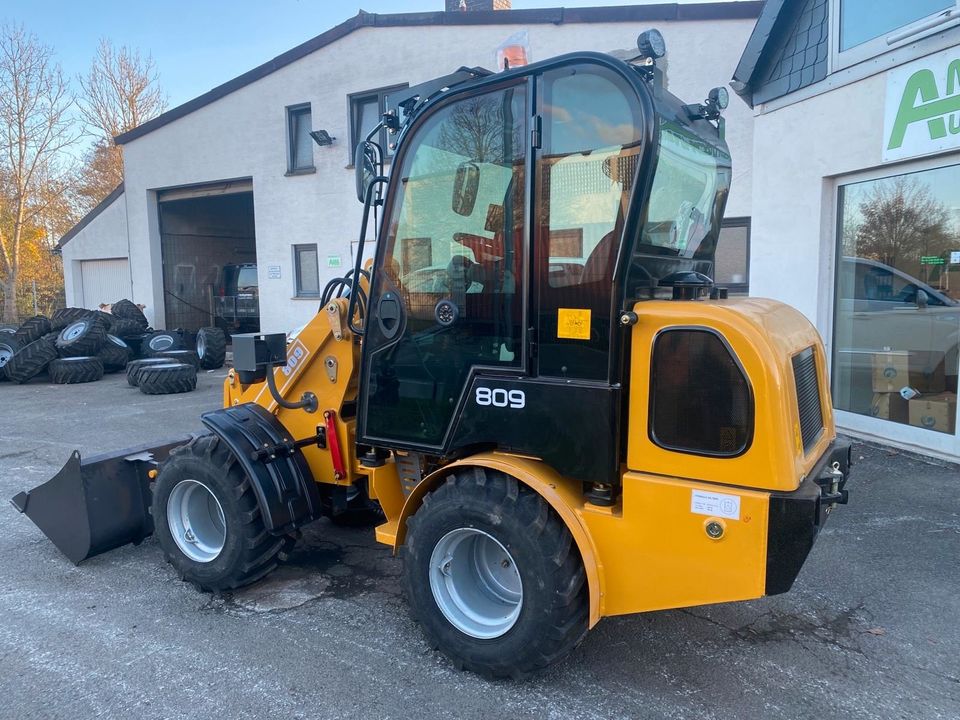 Radlader 809 Kabine Frontlader Hoflader Kompaktlader Kubota in Teterow