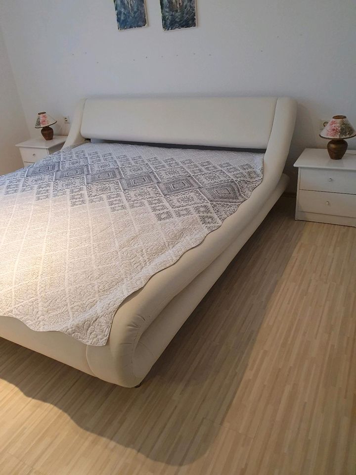 Doppelbett mit Matratze 230€ in Spaichingen