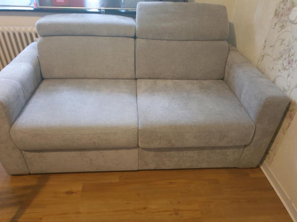 Sofa für zwei Personen in Wiesbaden