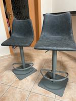 2 Barhocker mit Kunstlederbezug – Top-Zustand Sachsen - Meißen Vorschau