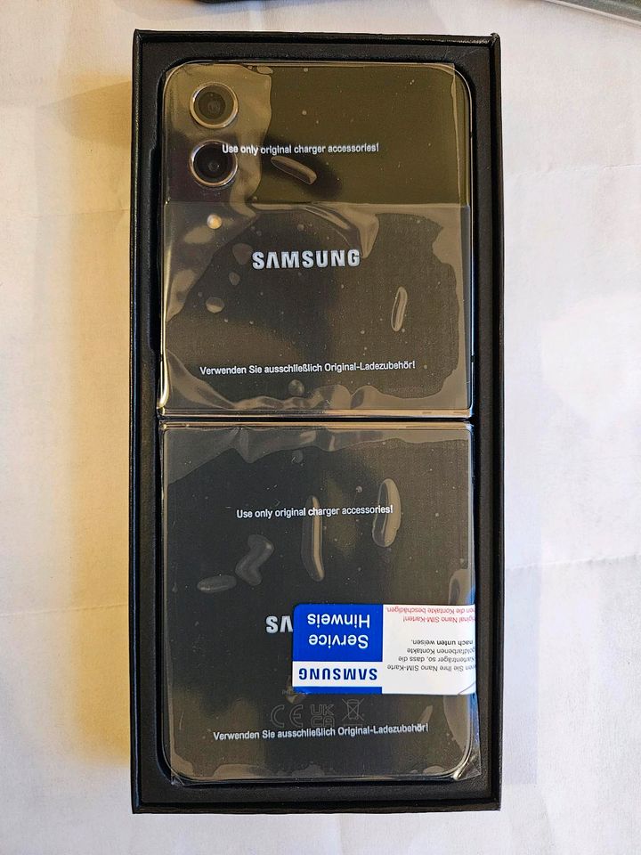 Samsung Galaxy Flip 4; 128 GB; Graphite in Bamberg