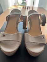 Tommy Hilfiger Sandalen mit Keilabsatz, Gr 39 – quasi neu Nordrhein-Westfalen - Hilden Vorschau