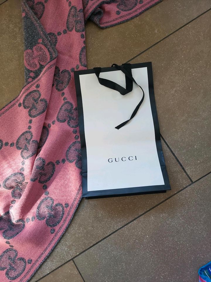 Gucci Schal aus GG Jacquard in Saarlouis