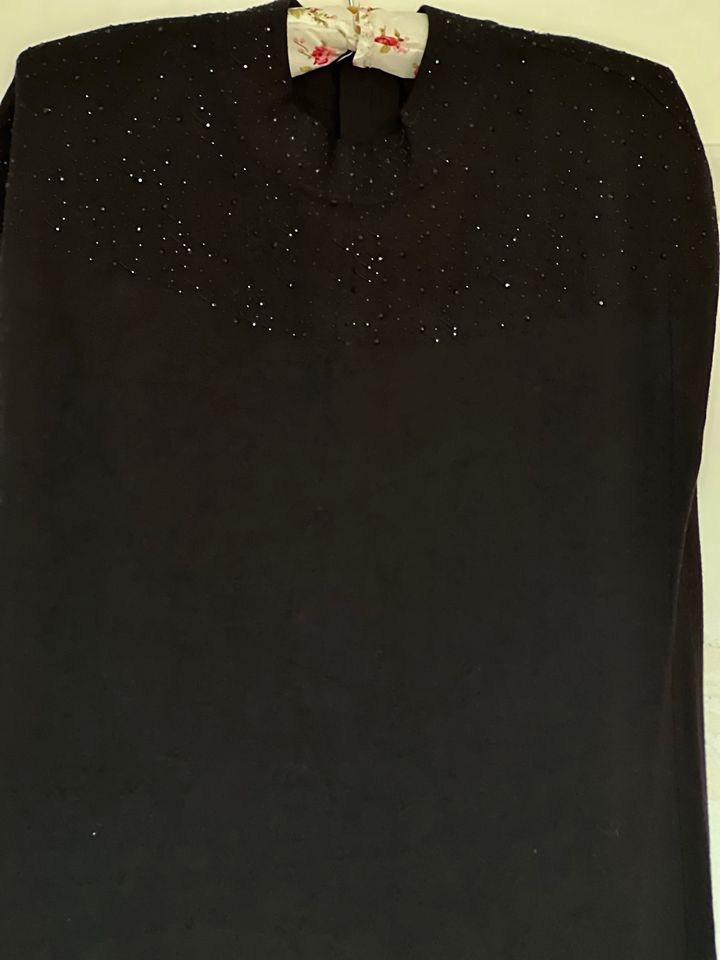 Neues Abendkleid mit Glitzersteinchen von YEST in Steinhagen