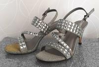 Stilettos Stöckelschuhe Damenschuhe Absatzschuhe Pfennigabsätze Hessen - Langenselbold Vorschau