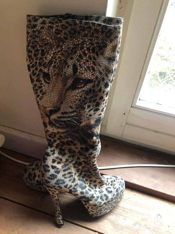 High Heel Stiefel mit Leopardmuster in Kakenstorf