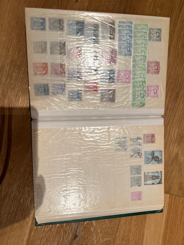Briefmarkensammlung Briefmarkenalbum in Niederdorfelden