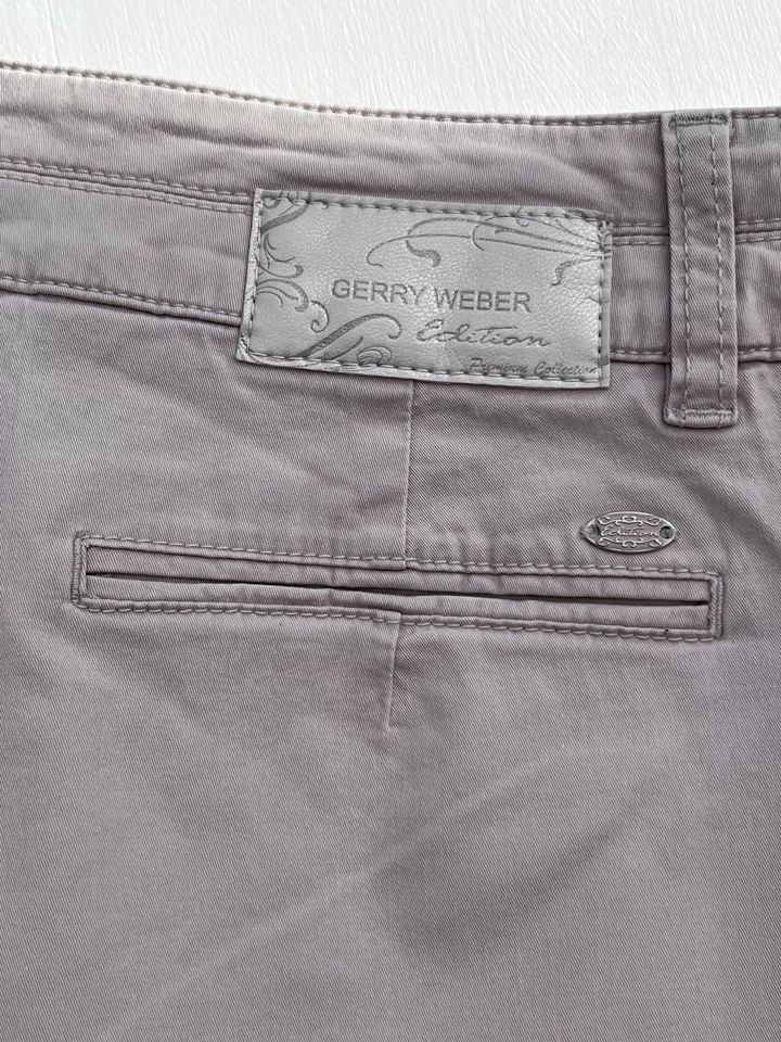 Gerry Weber Edition Chino Paris, Gr. 46, beige, neuwertig in Grevenbroich