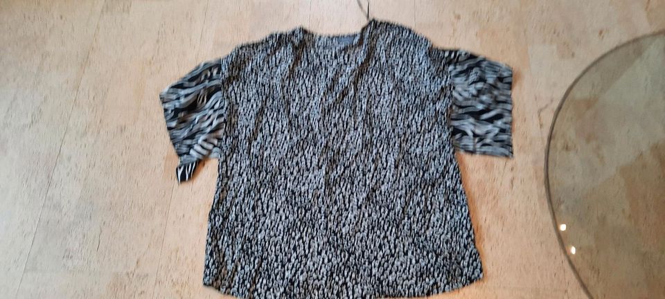 Bluse schwarz weiß Gr 46 neu in Duingen