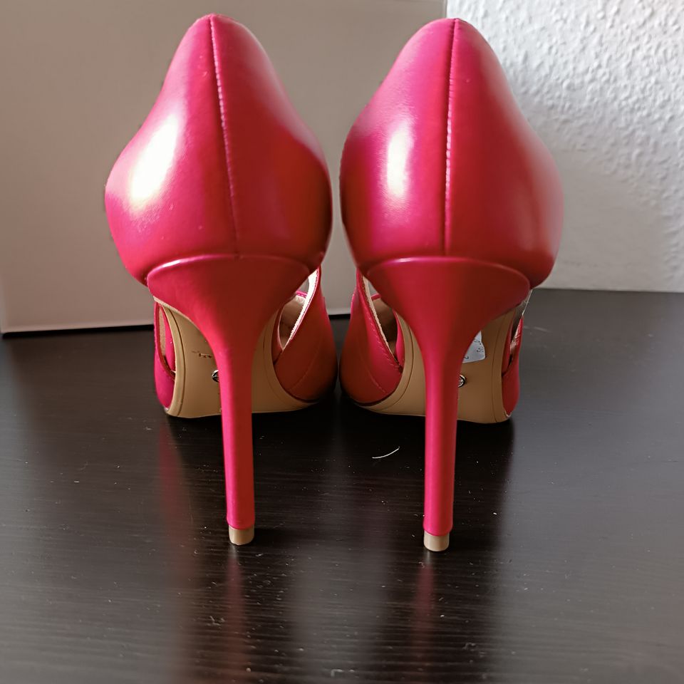 Tamaris Touch in Fuchsia Pumps High-Heels 38-38,5 in Magdeburg