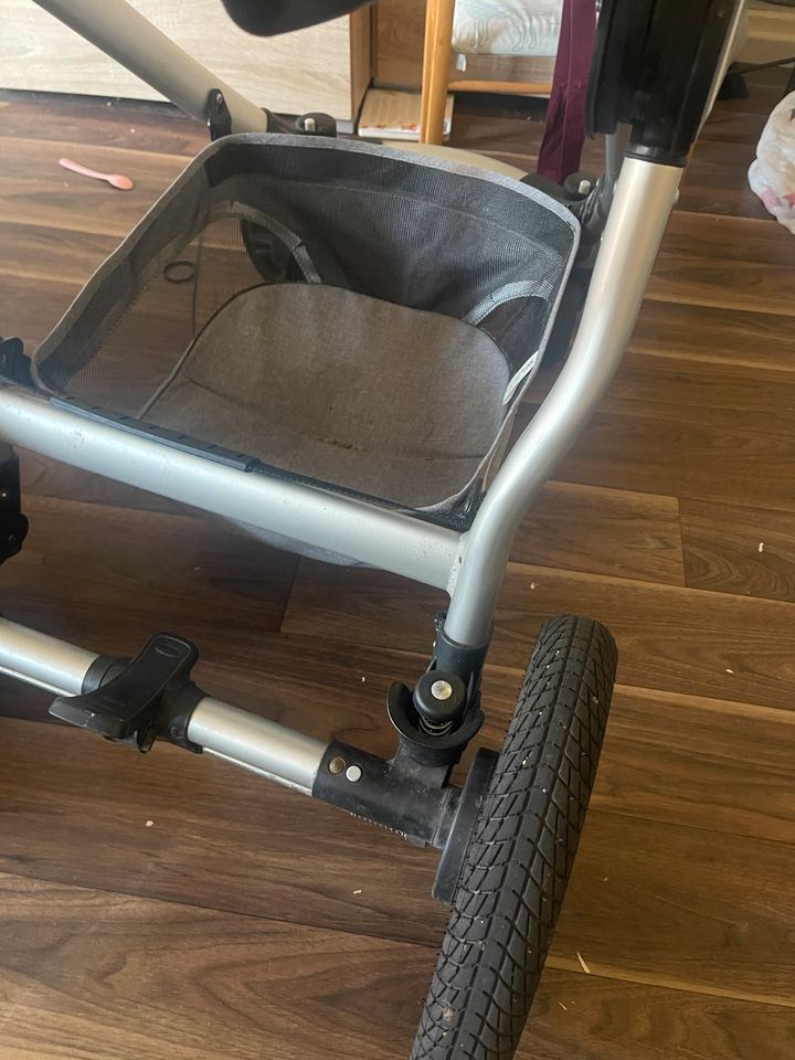 Kombine Kinderwagen mit Babyschale in Munster