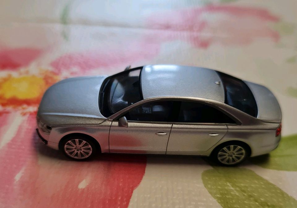 Modelauto Audi A 8 in Duisburg