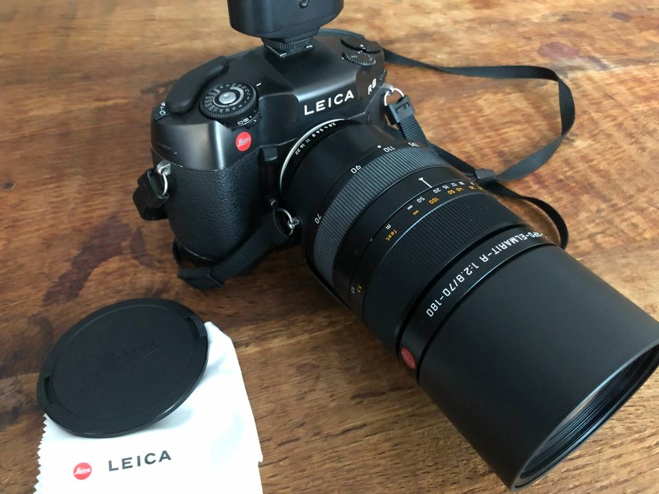 Leica R8 Kamera & Vario-Apo-Elmarit-R 2.8/70-180 Objektiv in Marktoberdorf