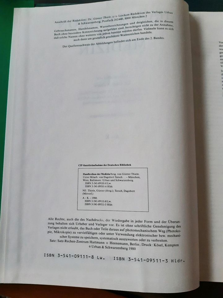 Handlexikon der Medizin, zwei ältere Bände A-K,L-Z in Köln