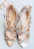 Schuhe Goldene High-Heel-Sandalen mit Glitzer und Riemchen Nordrhein-Westfalen - Mönchengladbach Vorschau
