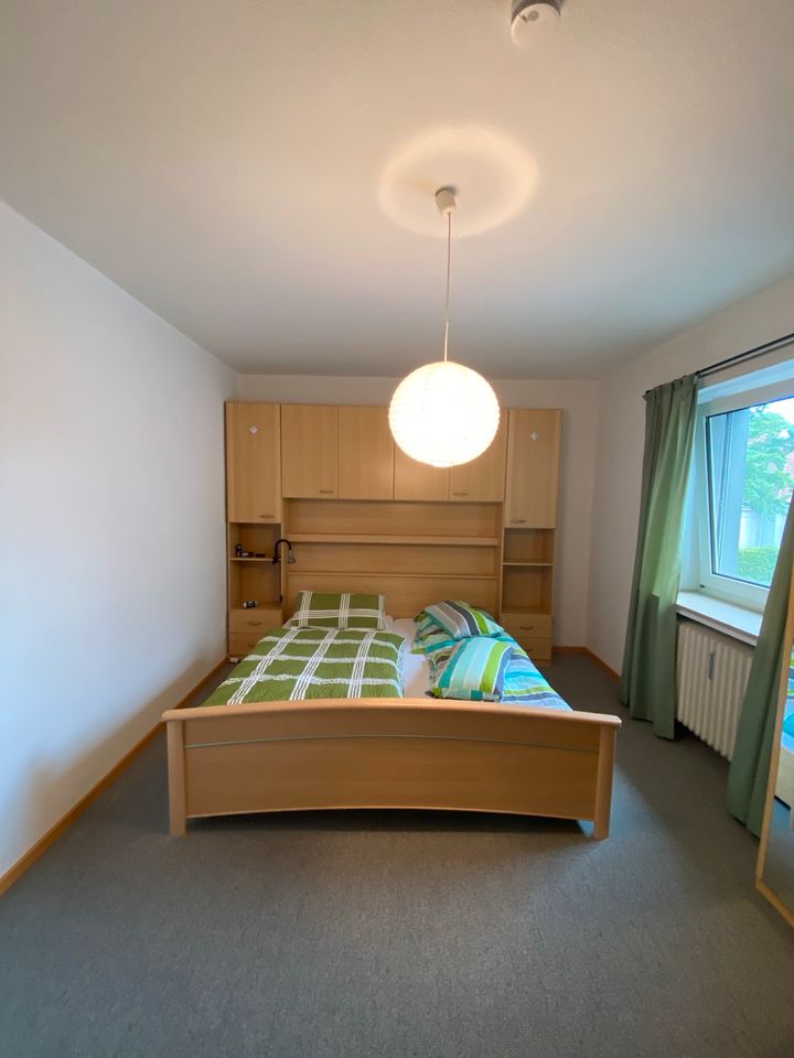 Schlafzimmer Kleiderschrank / Schrank Bett Abh. Delmenhorst in Ganderkesee