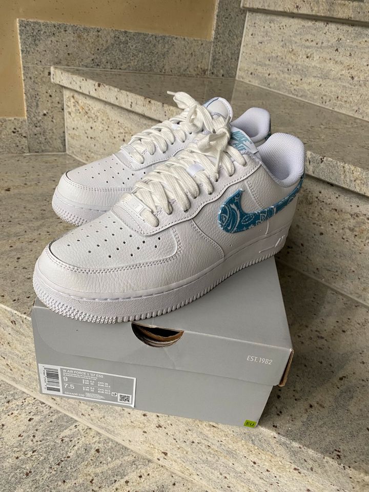 Nike Air Force 1 '07 ESS Damen Gr 9 / 40 in Kerken