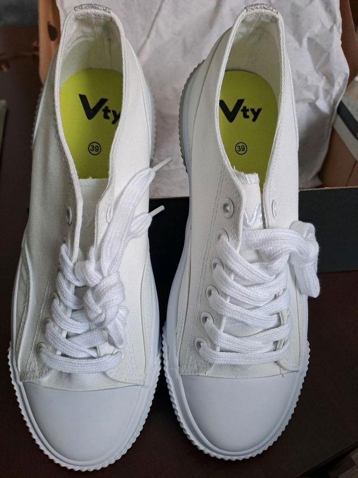 Vty Schuhe Gr. 39 *Neu* in Schmoelln