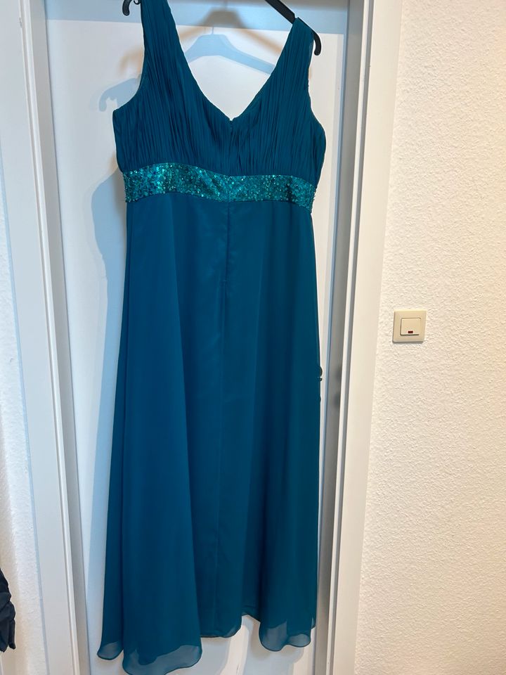 Dunkelgrünes Abendkleid Größe 46 in Lüchow