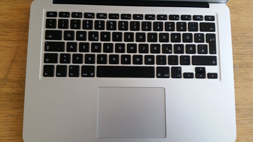 Macbook Air 13,3 Zoll 2014 in Hamburg