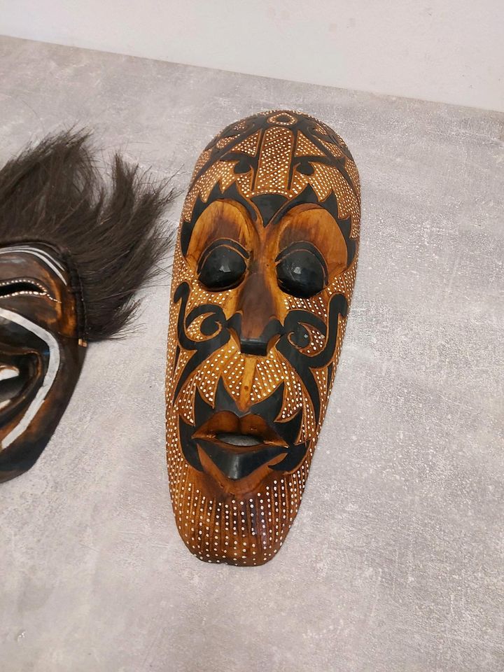 Holzmaske 2 Stück Afrika Stil in Selsingen