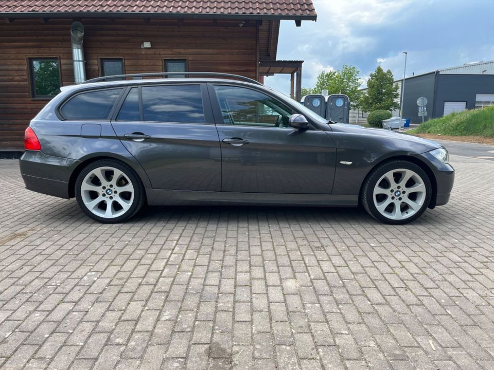 BMW 318i touring Navi/Kamera/M-Sportsitze/Lenkrad in Rottenburg am Neckar