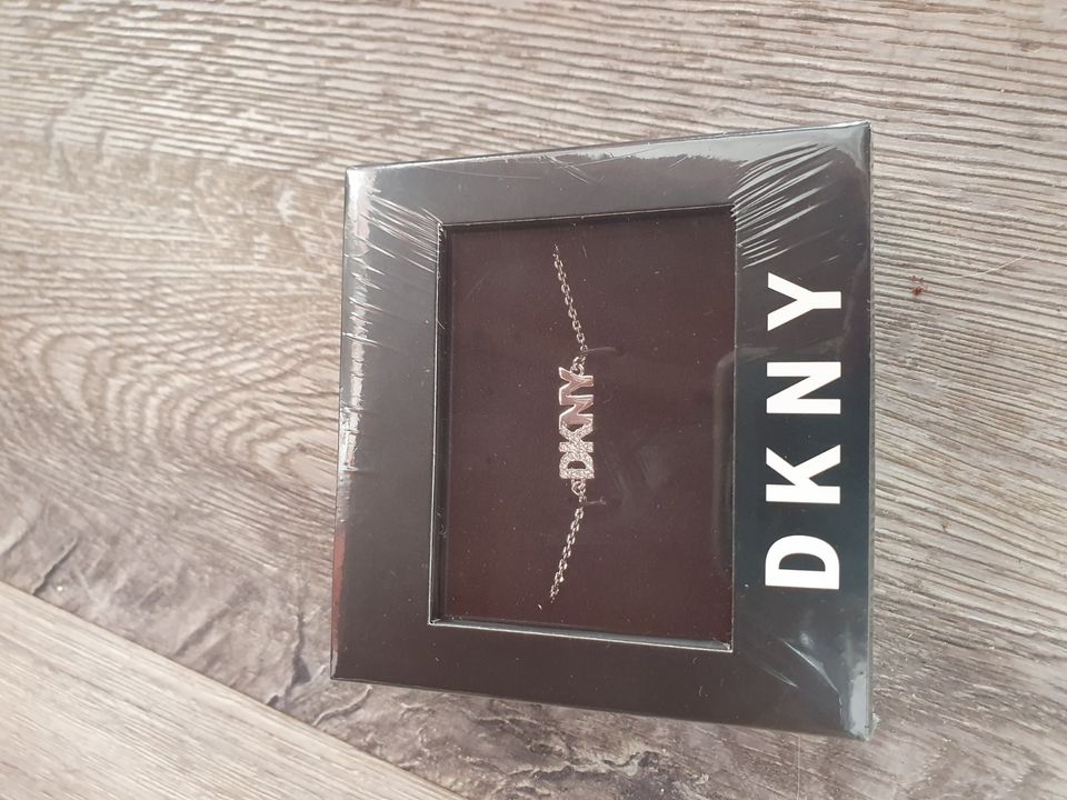 DKNY Armband Armkette silber Swarovski neu in Kirchberg i. Wald