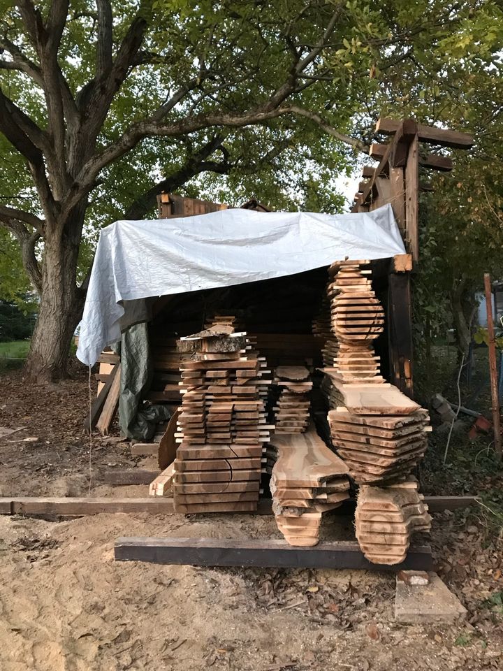 Walnuss Holz aufgesägt getrocknet, Dielen, Bohlen, Bretter, Möbel in Plüderhausen