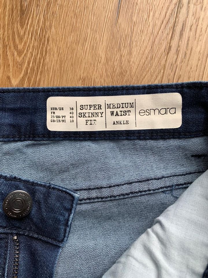 Jeans Größe 38 neu in Herford