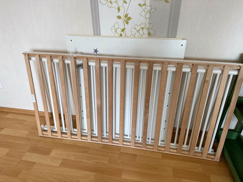 Babybett Kinderbett weiß 70x140 cm mit Matratze in Verl