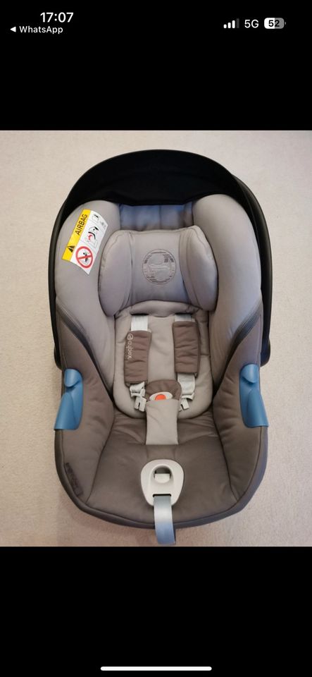 Cybex Aton i Size mit Isofix Station in Hamburg