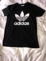 Adidas T-Shirt schwarz mit weißen Logo Größe 34 Hessen - Friedberg (Hessen) Vorschau
