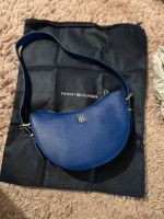 Neu Tommy Hilfiger Tasche blau Gold Halbmond München - Ramersdorf-Perlach Vorschau