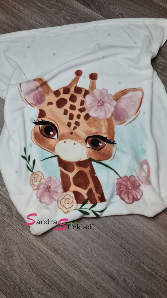 Babydecke "Giraffe" mit Namen bestickt / Geschenk zur Geburt in Passau