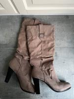 Zara Stiefel taupe beige 39 Hessen - Oberursel (Taunus) Vorschau