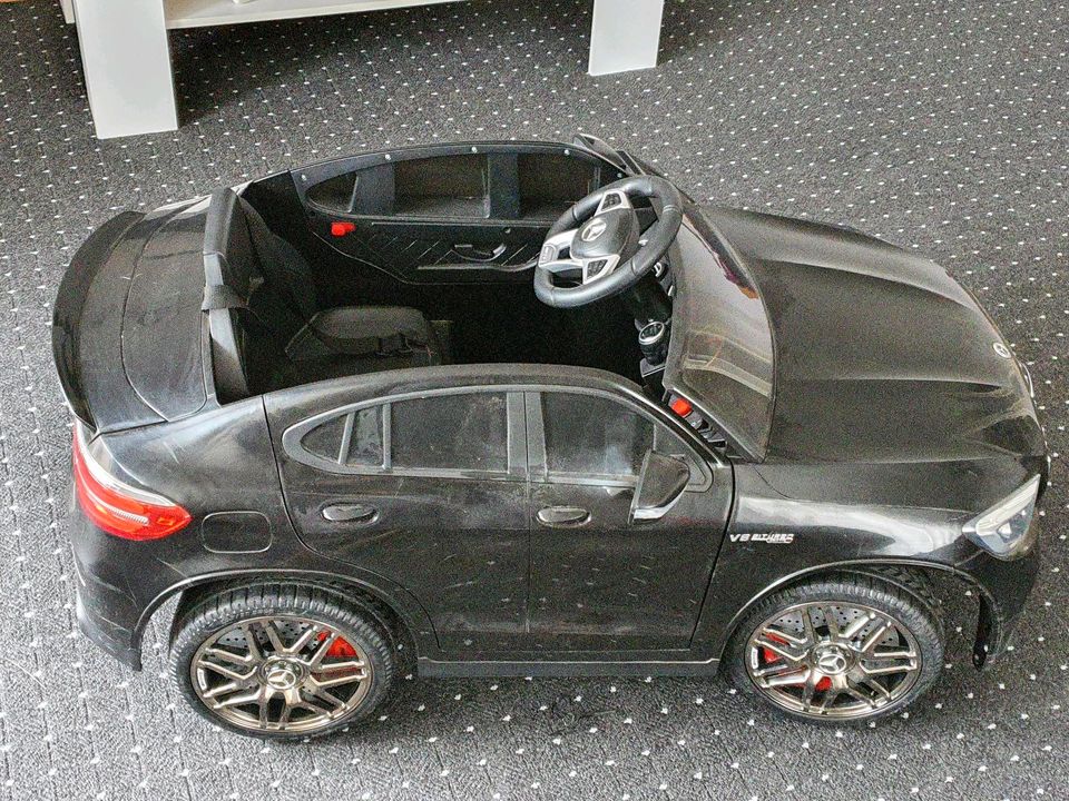 Elektroauto Mercedes-Benz schwarze Farbe in Wettenberg