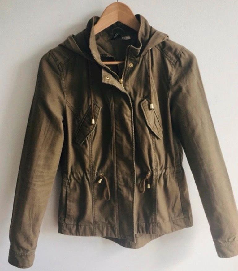 Parka/ Übergangsjacke kakifarben h&m Divided Gr. 36 in Groß-Gerau