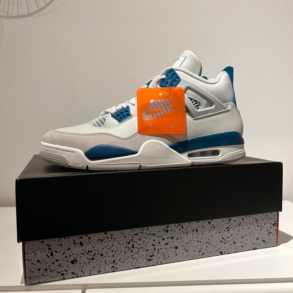 Air Jordan 4 Retro Military Blue in Ratingen