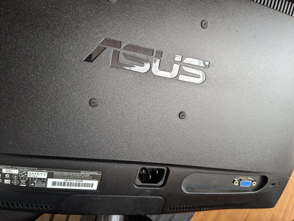 Asus VS197D 19" Monitor in Nürtingen