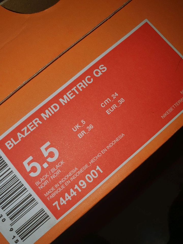 RAR Nike SB Blazer Mid Metric QS Sneaker High Top Gr. 38 NEU in Berlin