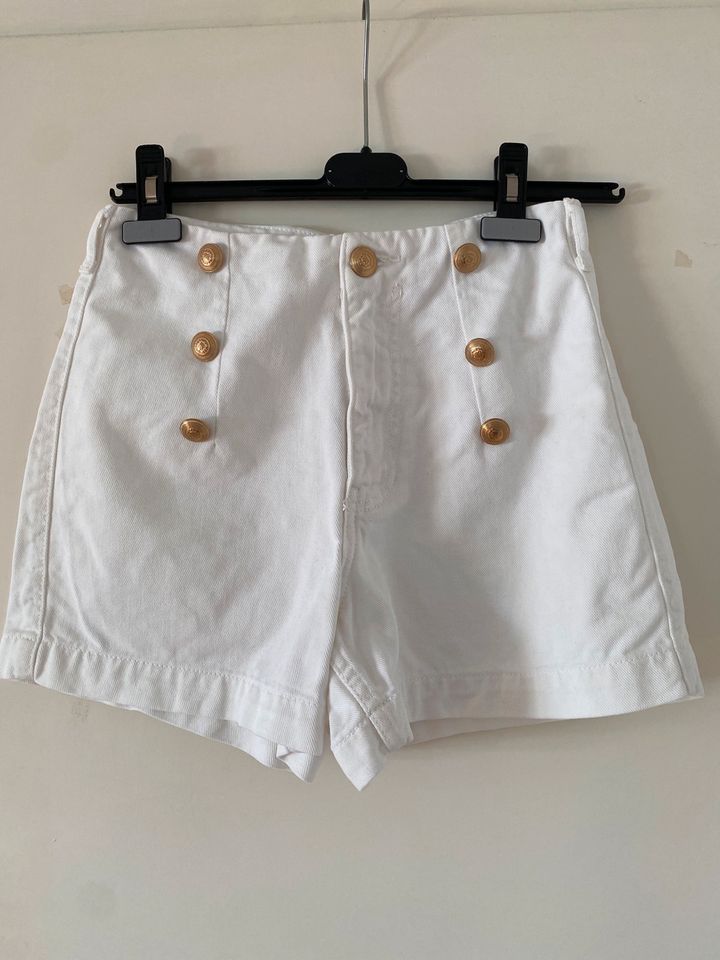 Zara Shorts weiß 36 in Landshut