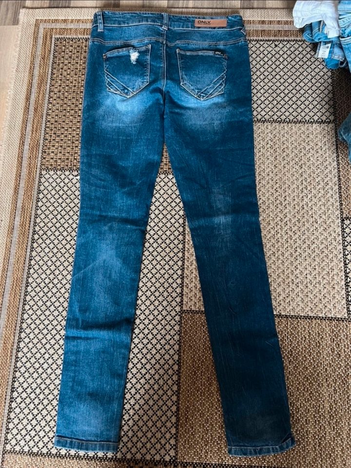 Blaue Jeanshose in Witten