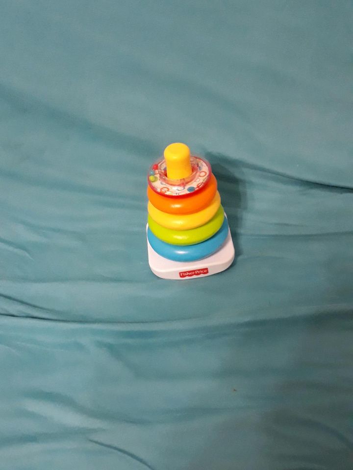 Fisher-Price FHC92 Colourful Ring Pyramid Stacking Tower Motor an in Berlin