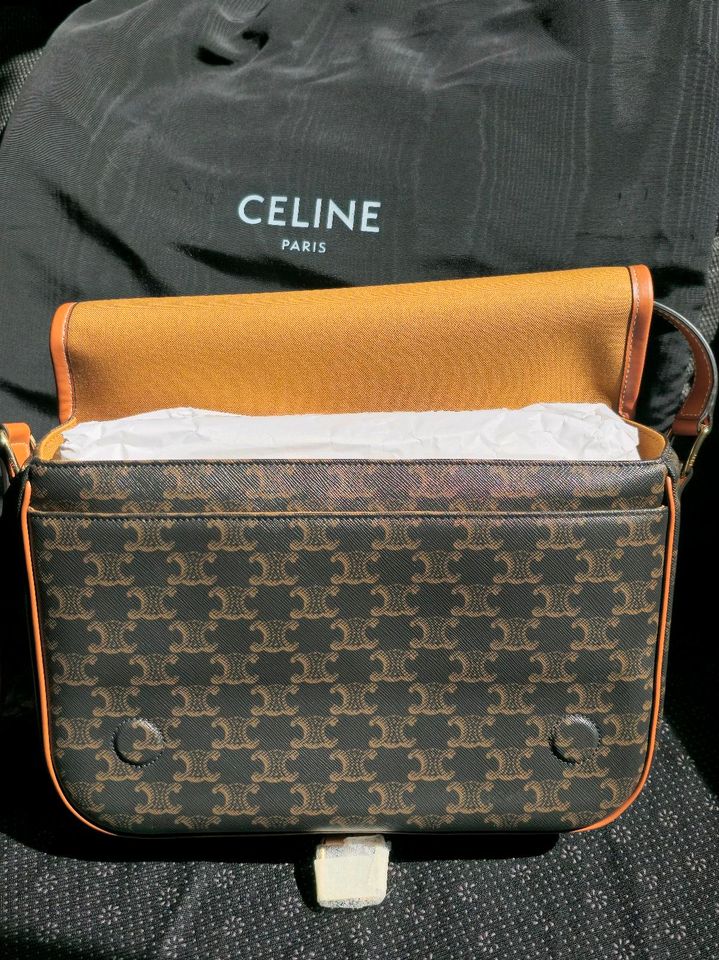 Celine Folco Messenger Bag Triomphe Beschichtetes Segeltuch in Hann. Münden