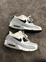 Nike Air Max Sneaker Damen in Größe 38,5 Niedersachsen - Gifhorn Vorschau