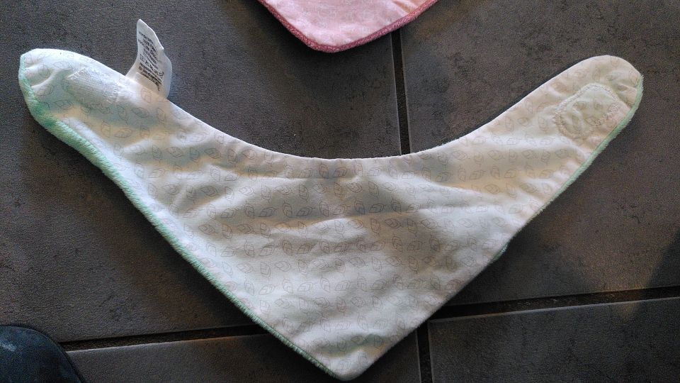 weiches kuscheliges Pusblu Dreieckstuch Lätzchen Baby - für 0,50€ in Dransfeld