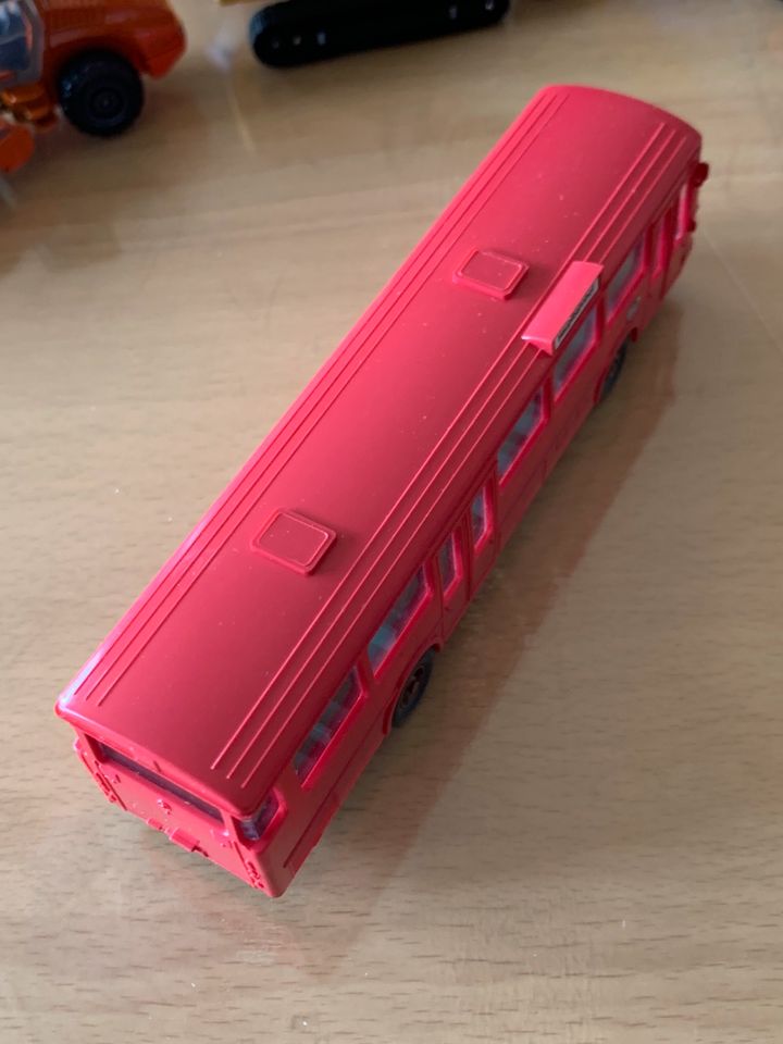 WIKING 20700  MB O  305  VÖV  Bus  (Hauptbahnhof)  1:87 in Korbach